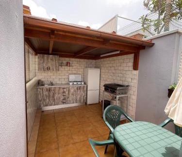 Sardina Apartment | ÁTICO "TURQUESA BEACH" CON PISCINA, TERRAZA y BARBACOA