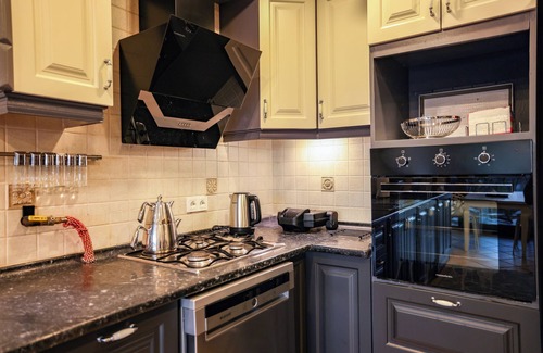 Uskudar Villa | Çengelköy'de Boğaz Manzaralı Isıtmalı Kapalı Havuzlu Villa