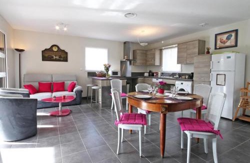 Saint-Martin-d'Ecublei House | Écogîte en forêt, 3 chambres, animaux admis, jardin clos - FR-1-497-23