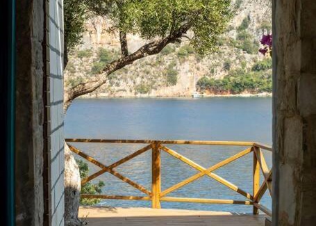 Kumluca Apartment | Üç tarafı denizli çevrili harika villa