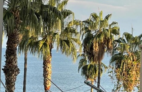 Yenisehir Apartment | Şehrin kalbindeki deniz manzaralı 3+1 ev