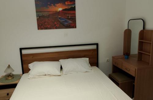 Serifos Apartment | Μπλε του Αιγαίου πάνω από τον Πλατύ Γιαλό!