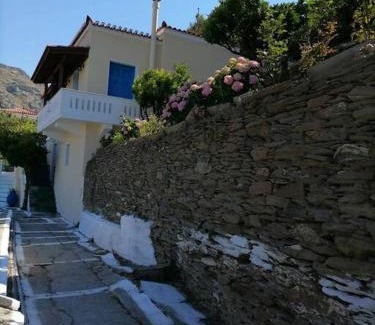 Andros Town House | Παραδοσιακό σπίτι με πανοραμική θέα