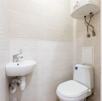 Dniprovs'kyi District Apartment | Апартаменти Дарницька площа