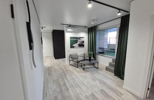 Shevchenkivs'kyi District Apartment | Апартаменти з терасою в центрі міста