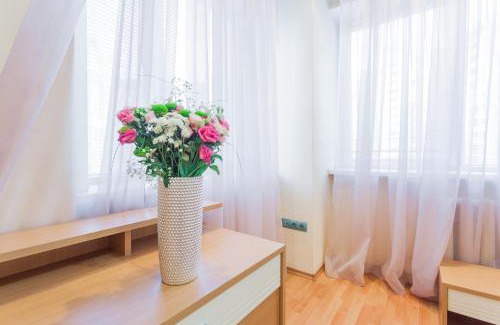 Dniprovs'kyi District Apartment | Апартаменты возле МВЦ