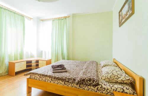 Dniprovs'kyi District Apartment | Апартаменты возле МВЦ