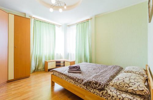 Dniprovs'kyi District Apartment | Апартаменты возле МВЦ