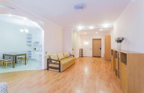 Dniprovs'kyi District Apartment | Апартаменты возле МВЦ