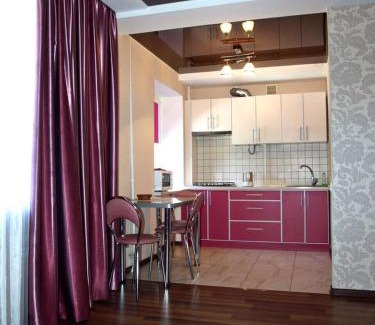 Dzerzhyns'kyi District Apartment | Апартаменты с балконом