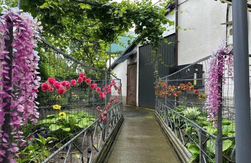 Khomyakuvka House | Будинок подобово біля лісу