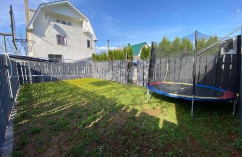 Khomyakuvka House | Будинок подобово біля лісу