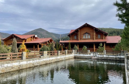 Tatariv Ski Chalet | Гостевой дом "Уютный"