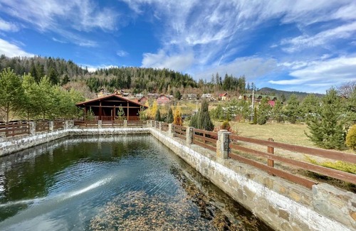 Tatariv Ski Chalet | Гостевой дом "Уютный"