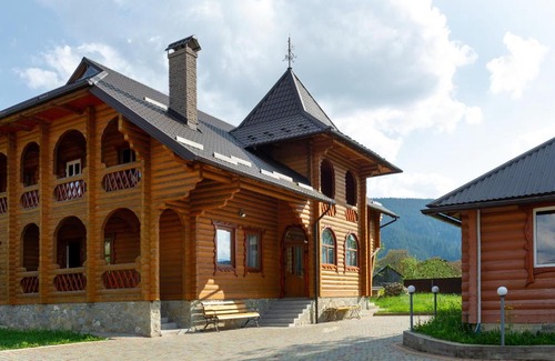Verkhovyna Cabin | Гостинний двір КАРПАТІЯ, Верховина