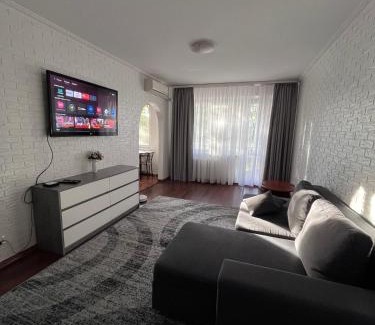 Krivoy Rog Apartment | Двокімнатні апартаменти в парковій зоні,провулок Бульварний,12 ,два великих Смарт TV, преміум підписки YouTube та онлайн-кінотеатрів,ЗВІТНІ ДОКУМЕНТИ