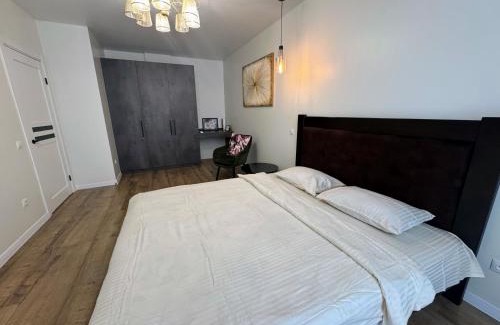 Rivne Apartment | Дизайнерський ремонт&центр& VIP, ЕЛЕКТРОЗАПРАВКА на території будинку