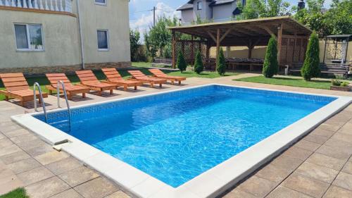 Boryspil House | Дом с бассейном и сауной