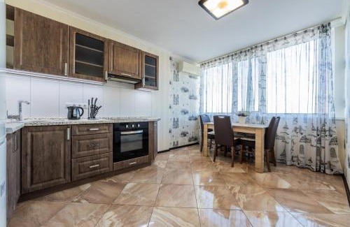 Dniprovs'kyi District Apartment | ЗАВВЖДИ СВІТЛО! 1 кЛюкс Подобово поряд м Чернігівська Дарниця ТЦ Серце Проспект МВЦ