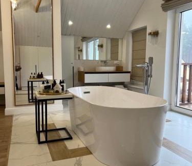 Hlibivka House | Заміський будинок з каміном та ванною з панорамним видом в ліс