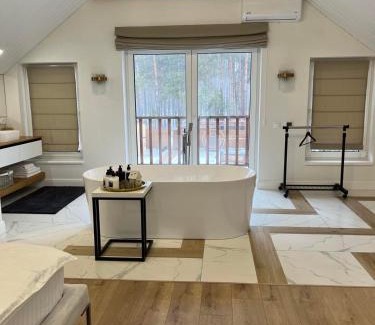 Hlibivka House | Заміський будинок з каміном та ванною з панорамним видом в ліс