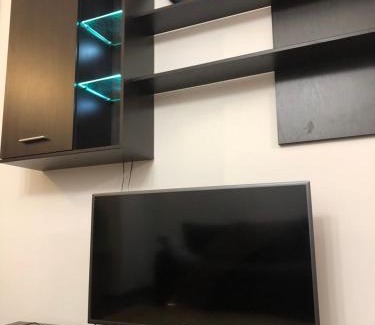 Svyatoshyns'kyi District Apartment | Затишна 2х кімнатна квартира біля метро Академмістечко