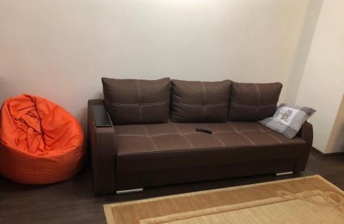 Svyatoshyns'kyi District Apartment | Затишна 2х кімнатна квартира біля метро Академмістечко