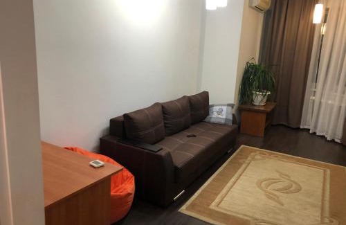 Svyatoshyns'kyi District Apartment | Затишна 2х кімнатна квартира біля метро Академмістечко