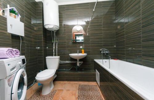 Darnyckyj Apartment | Квартира на Левом берегу с видом на озеро