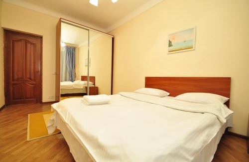 Besarabka Apartment | Квартира поруч з Бессарабським ринком