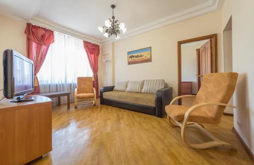 Besarabka Apartment | Квартира поруч з Бессарабським ринком