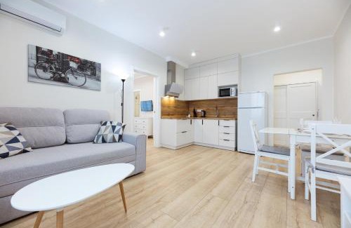 Dniprovs'kyi District Apartment | Квартири люкс метро Чернігівська