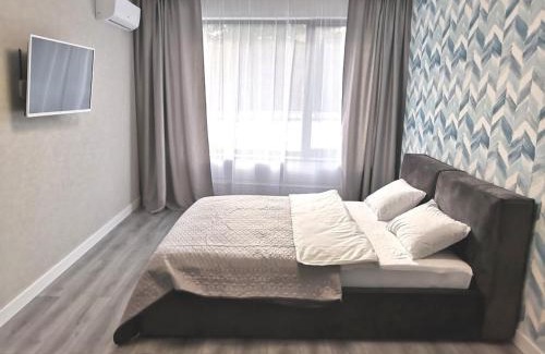 Dniprovs'kyi District Apartment | Красивая квартира в парке