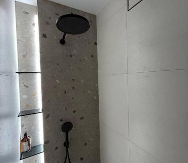 Cherkasy Apartment | Крута студія в самому центрі Черкас з панорамним видом на Дніпро, світло не вимикають!