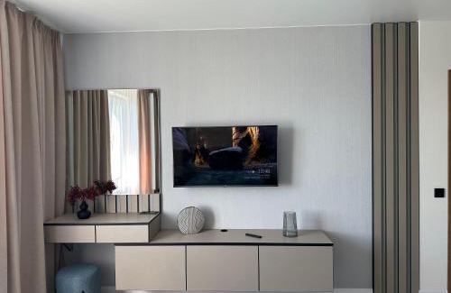 Darnyckyj Apartment | Нова квартира з чудовим краєвидом на озеро