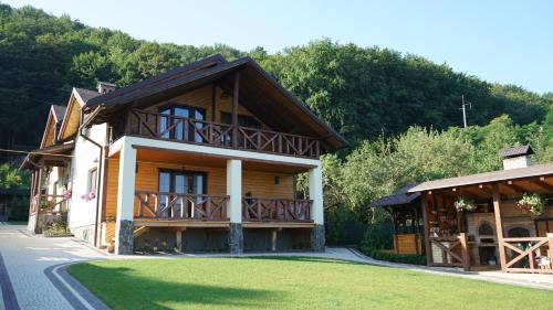Vyzhnytsya House | Панська Господа