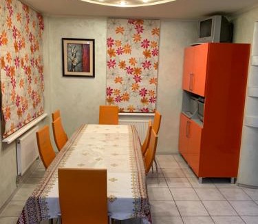 Novomoskovs'k House | Приватний будинок з сауною та більярдом