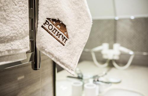 Zhashkiv Hotel | Родичі