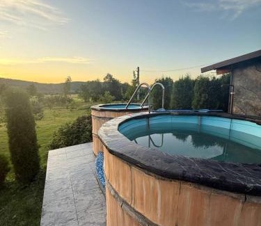 Vyzhnytsya House | Садиба 2 Підкова чан та сауна