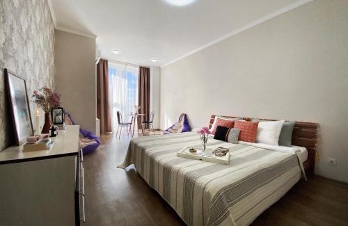 Pozniaky Apartment | Сонячна 1-кімнатна квартира на Драгоманова 2-Б