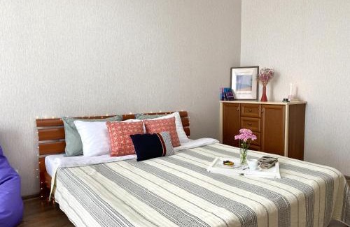 Pozniaky Apartment | Сонячна 1-кімнатна квартира на Драгоманова 2-Б