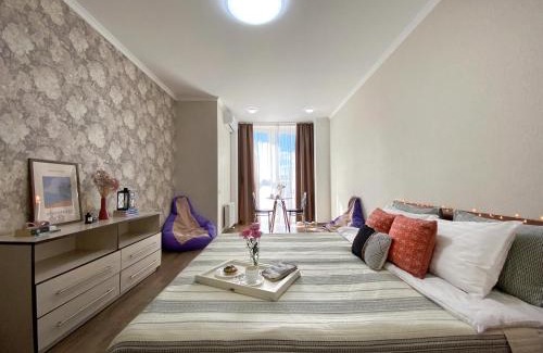 Pozniaky Apartment | Сонячна 1-кімнатна квартира на Драгоманова 2-Б