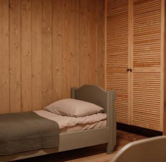 Vyzhnytsya Hotel | Сосновий Двір