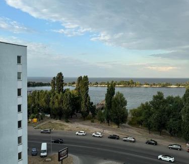 Cherkasy Apartment | Стильні апартаменти з двома окремими спальнями з панорамним видом на Дніпро!