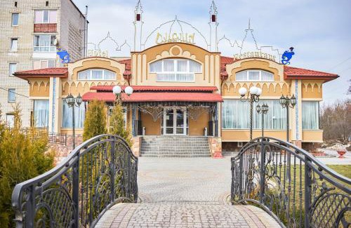 Berezhany Hotel | Східний