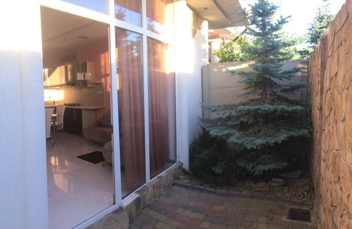 Petropavlivs'ka Borshchahivka House | Таунхаус 99 in Петропавловская Борщаговка