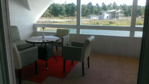 Hvozdiv House | У Дачі для своїх