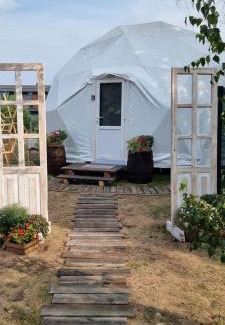 Hvozdiv House | У Дачі для своїх