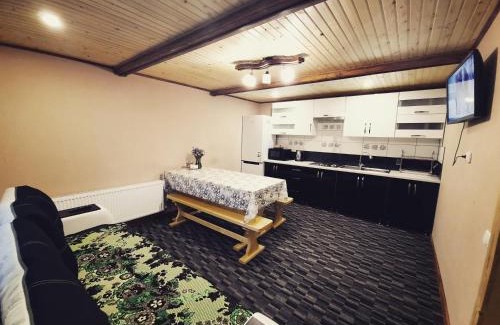 Vorokhta House | У Мар'яни