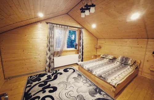 Vorokhta House | У Мар'яни